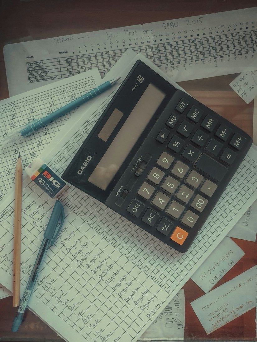 Calculadora sobre planilhas e documentos contábeis