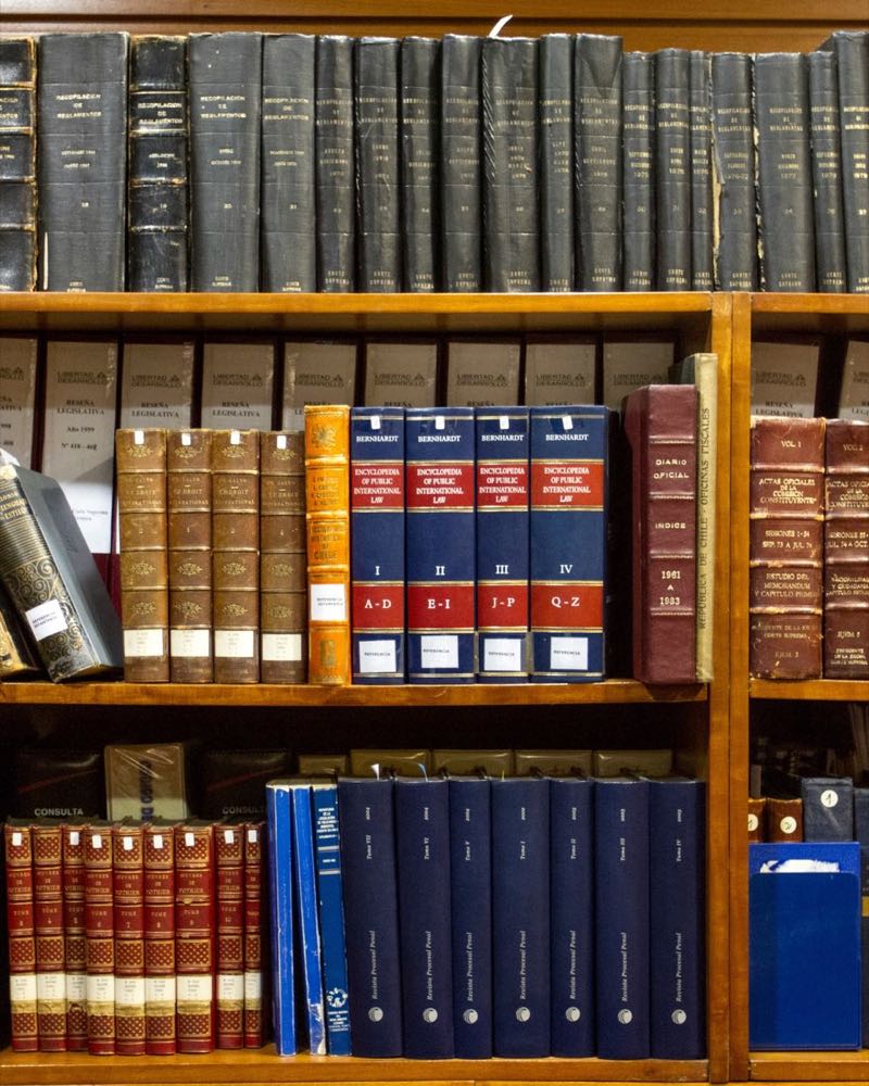 Estante de biblioteca jurídica